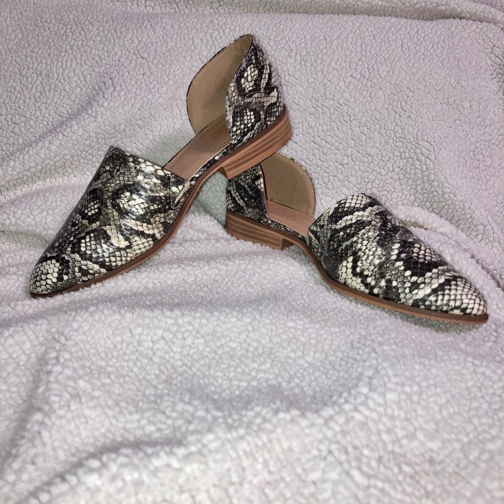 Catherine Malandrino ADORABLE Snake Print Flats